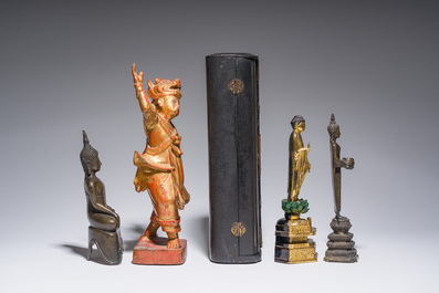 Een gevarieerde collectie van negen oosterse bronzen en houten sculpturen, o.a. Thailand, Nepal, Birma, 19de/20ste eeuw