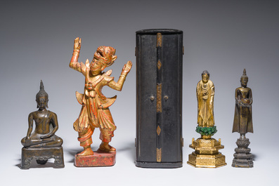 Een gevarieerde collectie van negen oosterse bronzen en houten sculpturen, o.a. Thailand, Nepal, Birma, 19de/20ste eeuw