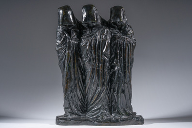 George Minne (1866-1941): Les Trois Saintes Femmes, bruin-zwartgepatineerd brons, met gieterijstempel De Groeve (1896)