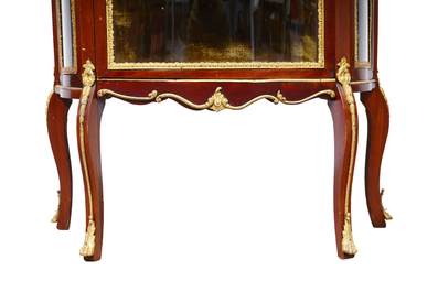 A French Louis XV style display cabinet with gilt bronze mounts, ca. 1900