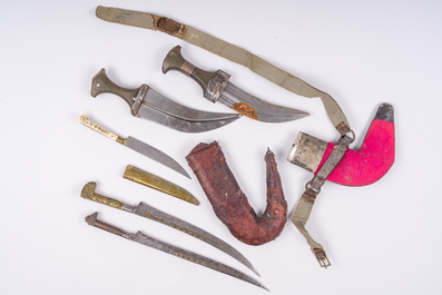 Twee dolken in hun schede en drie messen, Noord-Afrika en Balkangebied, 19de eeuw