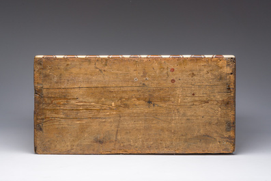 Een Antwerps tafelkabinet met palissanderfineer, ge&euml;boniseerd hout en inlegwerk van been, 17de eeuw