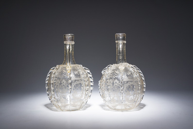 A pair of engraved glass flasks, probably Dutch, 18th/19th C.