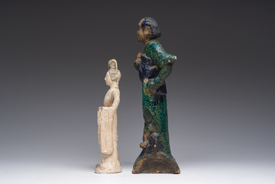 Een Chinese polychrome daktegel in de vorm van een man en een Guanyin, Han en later