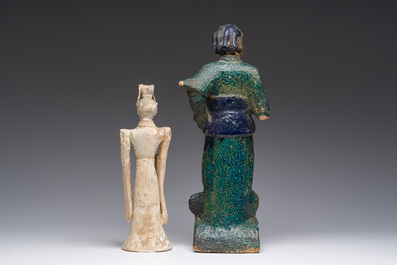 Een Chinese polychrome daktegel in de vorm van een man en een Guanyin, Han en later