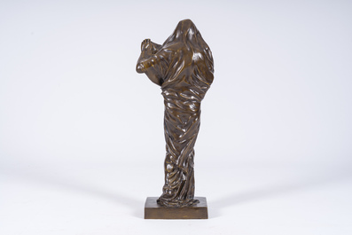 Louis Ernest Barrias (1841-1905): 'Le nature se d&eacute;voilant devant la science', bruingepatineerd brons, 20ste eeuw