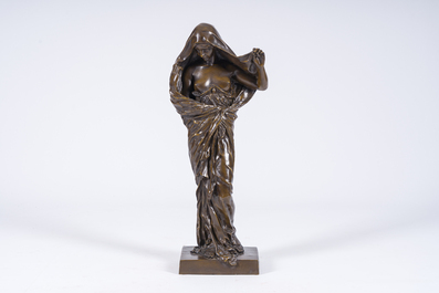 Louis Ernest Barrias (1841-1905): 'Le nature se d&eacute;voilant devant la science', bruingepatineerd brons, 20ste eeuw