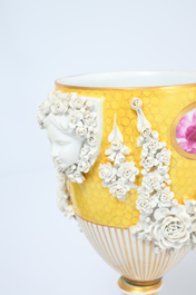 Een paar Franse deels verguld en gepatineerd bronzen kandelaars en een S&egrave;vres-stijl dekselvaas met floraal reli&euml;fdecor, 20ste eeuw