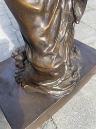 Louis Ernest Barrias (1841-1905): 'Le nature se d&eacute;voilant devant la science', bruingepatineerd brons, 20ste eeuw