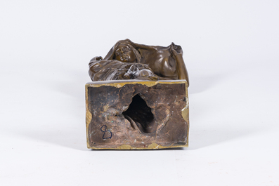 Louis Ernest Barrias (1841-1905): 'Le nature se d&eacute;voilant devant la science', bruingepatineerd brons, 20ste eeuw