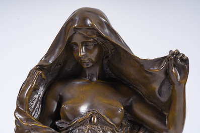 Louis Ernest Barrias (1841-1905): 'Le nature se d&eacute;voilant devant la science', bruingepatineerd brons, 20ste eeuw