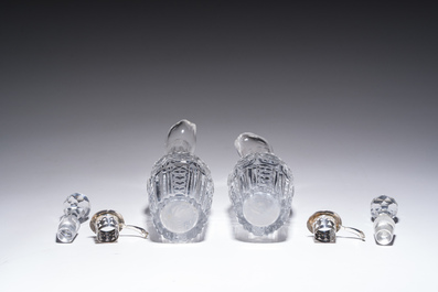 Een Antwerps zilveren Empire olie-en azijnstel met geslepen kristallen karaffen, 833/000, gedateerd 1814-1831