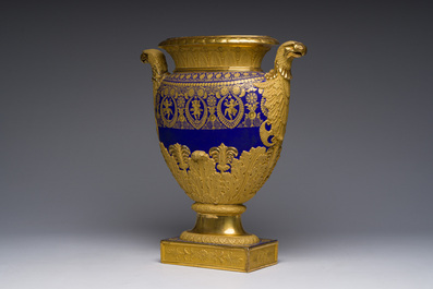 A fine French Empire vase with refined gilt design on a cobalt blue ground, Paris, early 19th C.