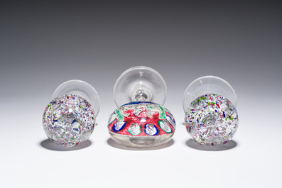 Drie glazen presse-papiers, 19de eeuw