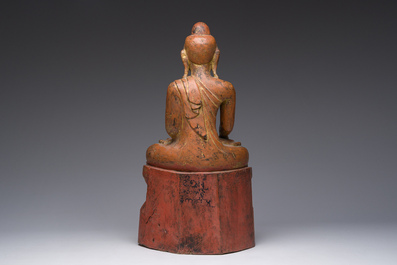 Een ingelegde deels verguld houten figuur van de zittende Boeddha, Birma, 19de eeuw
