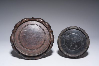 A pair of Chinese cloisonn&eacute; dragon vases, 19th/20th C.