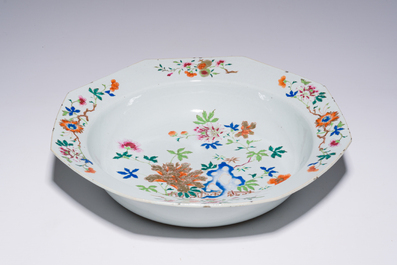 A Chinese octagonal famille rose basin with floral design, Qianlong