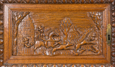 Een Vlaamse eikenhouten vierdeurskast, 17de eeuw