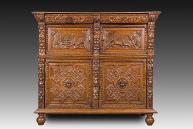 Een Vlaamse eikenhouten vierdeurskast, 17de eeuw