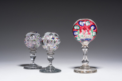 Drie glazen presse-papiers, 19de eeuw