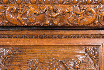 Een Vlaamse eikenhouten vierdeurskast, 17de eeuw