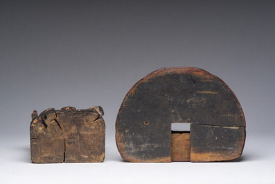 A Chinese gilt-lacquered wood sculpture of a dignitary, 19th C.