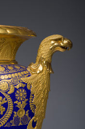 A fine French Empire vase with refined gilt design on a cobalt blue ground, Paris, early 19th C.