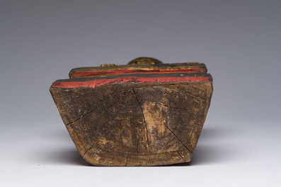 Een deels verguld houten figuur van de zittende Boeddha, Birma, 19de eeuw