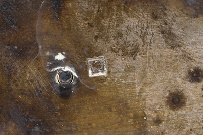 Een Antwerps zilveren Empire olie-en azijnstel met geslepen kristallen karaffen, 833/000, gedateerd 1814-1831