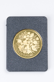 Pi&egrave;ce de 100 $ en or de 22 carats comm&eacute;morant le jubil&eacute; d'argent de la reine Elizabeth II, dat&eacute; 1977