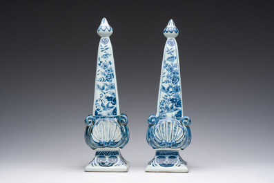 A pair of Chinese blue and white Delft style obelisks, 20th C.