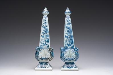 A pair of Chinese blue and white Delft style obelisks, 20th C.