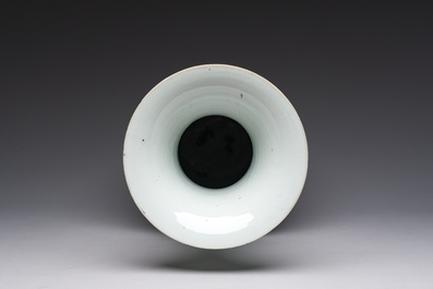 A Chinese famille rose vase with a lady, playing children and a cat in a garden, 19th/20th C.