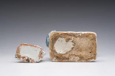 Twee polychrome aardewerken sculpturen van honden, Frankrijk, 18de eeuw