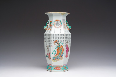 Een zeshoekige Chinese famille rose vaas met Wu Shuang Pu decor, 19de eeuw