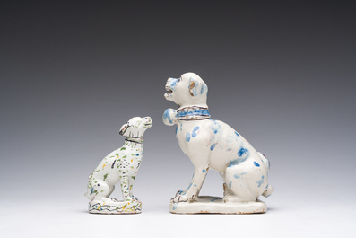 Twee polychrome aardewerken sculpturen van honden, Frankrijk, 18de eeuw