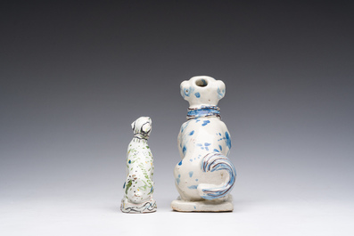 Twee polychrome aardewerken sculpturen van honden, Frankrijk, 18de eeuw