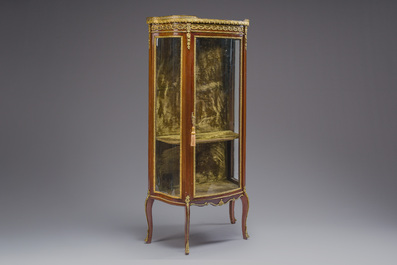 A French Louis XV style display cabinet with gilt bronze mounts, ca. 1900