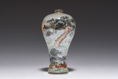 A small Chinese miniature reverse painted glass meiping vase with cranes, 19th/20th C.