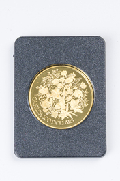 A Canadian 22 carat $100 gold coin commemorating the Silver Jubilee of Queen Elizabeth II, dated 1977