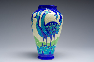 Een zeldzame polychrome art-decovaas met gestileerde vogels of emoes, Charles Catteau voor Boch K&eacute;ramis, tweede kwart 20ste eeuw
