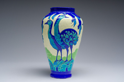 Een zeldzame polychrome art-decovaas met gestileerde vogels of emoes, Charles Catteau voor Boch K&eacute;ramis, tweede kwart 20ste eeuw