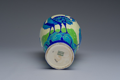 Een zeldzame polychrome art-decovaas met gestileerde vogels of emoes, Charles Catteau voor Boch K&eacute;ramis, tweede kwart 20ste eeuw