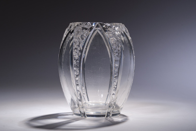 Auguste Houillon (1885-1954): A rare French crystal Art Deco vase finished with the burin, Nancy, second quarter 20th C.