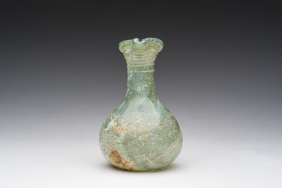 Een Romeins groenglazen oenocho&euml;, provincie Syri&euml;, 3de eeuw