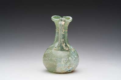 Een Romeins groenglazen oenocho&euml;, provincie Syri&euml;, 3de eeuw