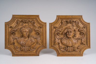 Vier fijne Luikse eikenhouten reli&euml;fs met heren- en damesbustes, 18de eeuw