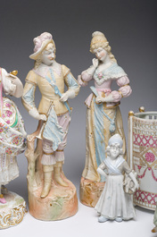 Een diverse collectie sculpturen in porselein en biscuit, 19de/20ste eeuw