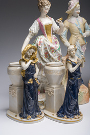 Een diverse collectie sculpturen in porselein en biscuit, 19de/20ste eeuw