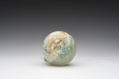 Een Romeins groenglazen oenocho&euml;, provincie Syri&euml;, 3de eeuw